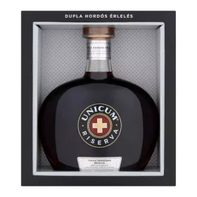  Zwack Unicum Riserva Kraeuterlikoer 40% im Geschenkkarton – 0,7 l